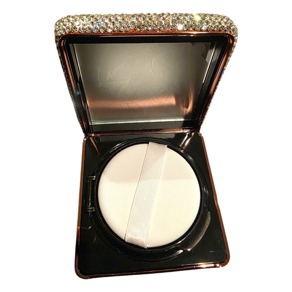 Luxurious Compact with Mirror - Picture 1 of 7